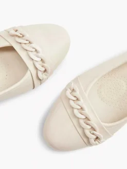 Beige Pump Decorative Necklace