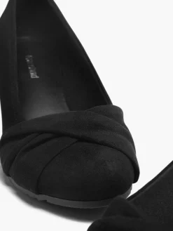 Black Pump Wedge Heel